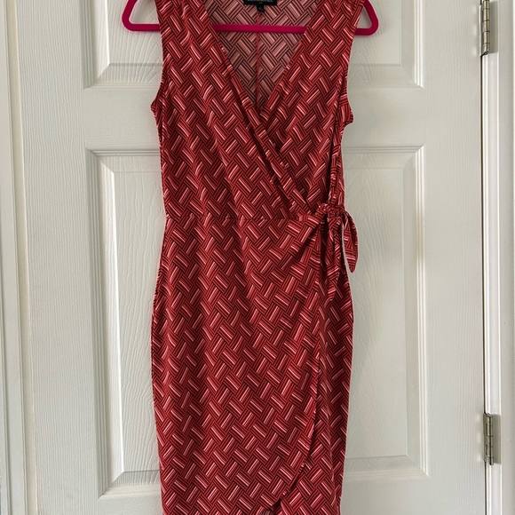 Banana Republic Dresses & Skirts - Banana Republic Red Geometric Midi Dress